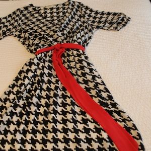 Everly black/white crossover dress with red belt